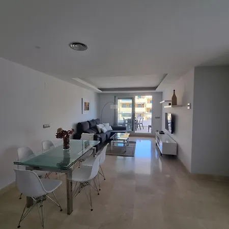 Deluxe 3 Bedroom By Aqua Apartments, Apartment